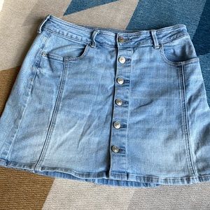 American Eagle super stretch denim skirt button